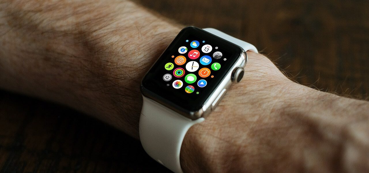 wybór zegarka męskiego - smart watch