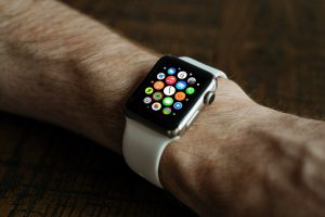 wybór zegarka męskiego - smart watch