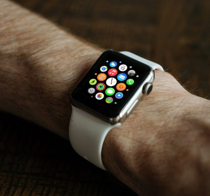 wybór zegarka męskiego - smart watch
